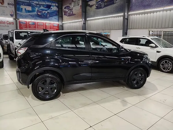 Tata Nexon EV XZ Plus LUX Dark Edition - Photo 4