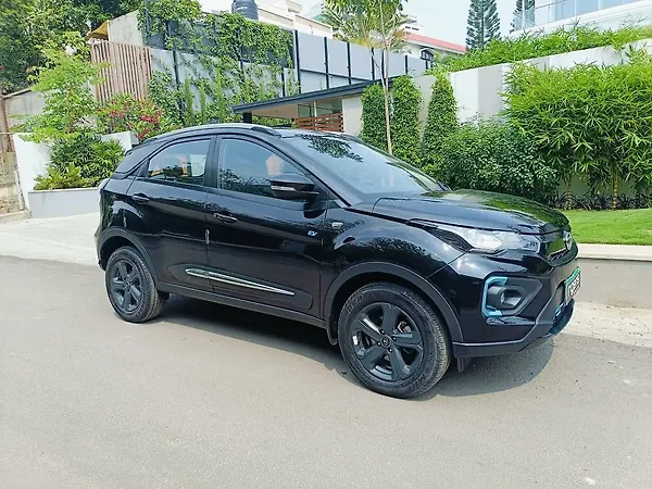 Tata Nexon EV XZ Plus LUX Dark Edition - Photo 3