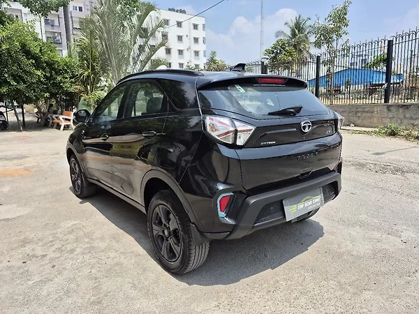 Tata Nexon EV XZ Plus Lux 7.2 KW Fast Charger [2022-2023] - Photo 5