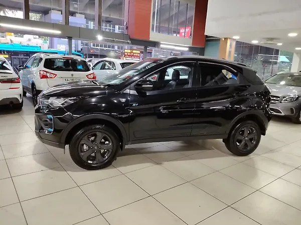 Tata Nexon EV XZ Plus LUX Dark Edition - Photo 6