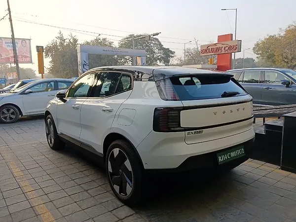 Volvo EX30 RWD Ultra - Photo 6