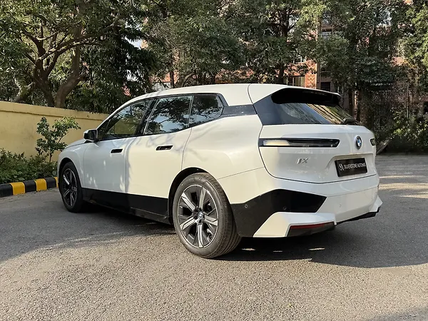 BMW iX xDrive 40 - Photo 8