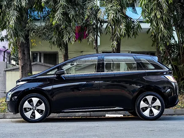 MG Windsor EV Essence 38.0 kWh - Photo 4