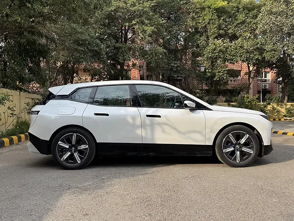 BMW iX xDrive 40 - Photo 7