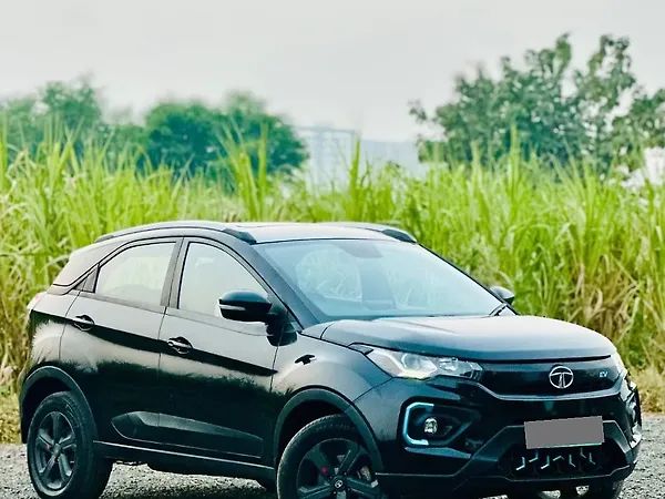 Tata Nexon EV XZ Plus LUX - Photo 2