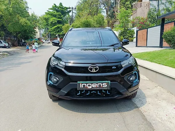 Tata Nexon EV XZ Plus LUX Dark Edition - Photo 2
