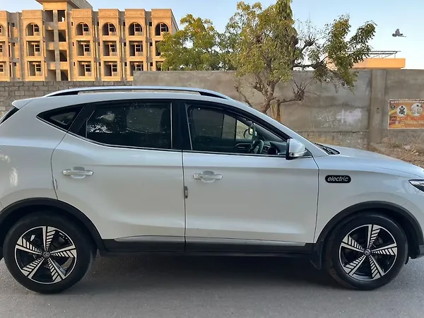 MG ZS EV Exclusive Plus 50.3 kWh Dark Grey - Photo 4