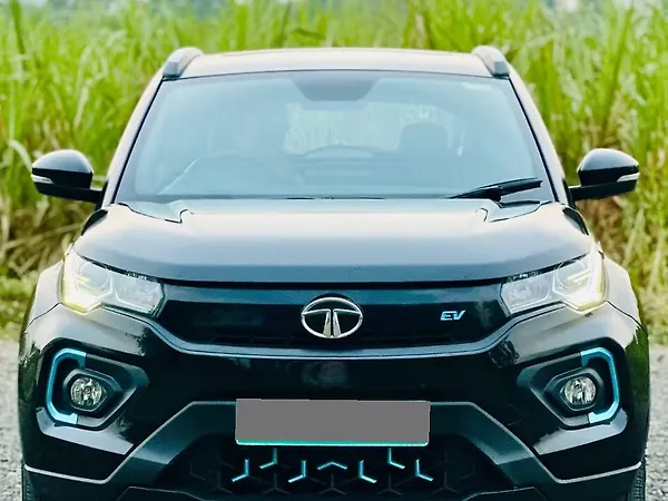 Tata Nexon EV XZ Plus LUX - Photo 3