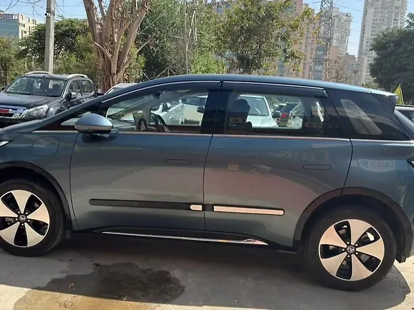 MG Windsor EV Essence 38.0 kWh - Photo 3