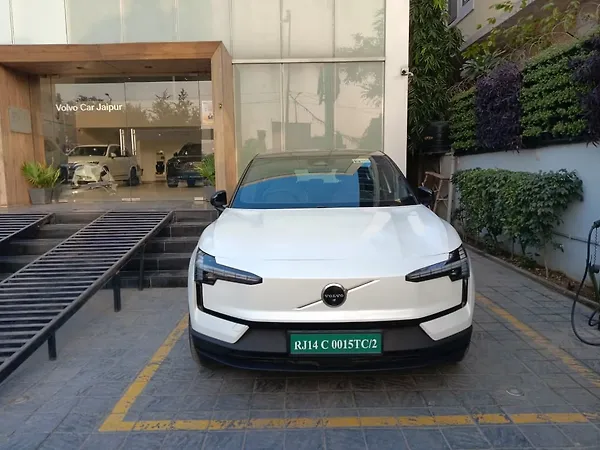 Volvo EX30 RWD Ultra - Photo 2