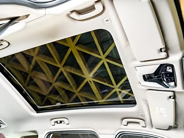 BMW iX1 eDrive20L M Sport - Photo 8