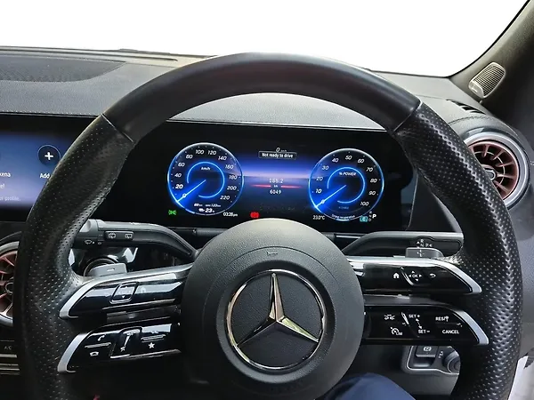 Mercedes-Benz EQA 250 Plus - Photo 8