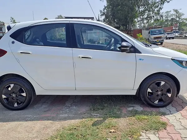 Tata Tiago EV XZ Plus Long Range [2022-2025] - Photo 3