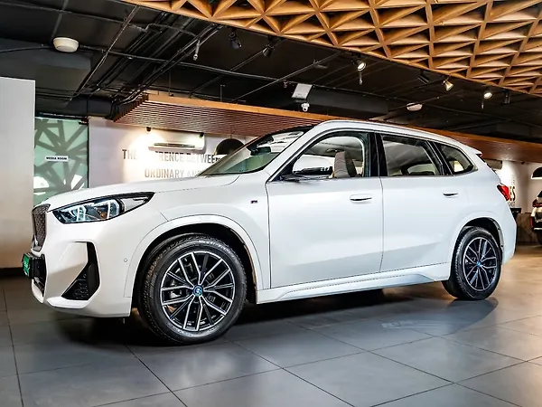 BMW iX1 eDrive20L M Sport - Photo 3