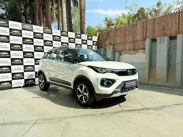 Tata Nexon EV XZ Plus LUX - Photo 2