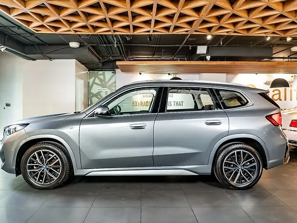 BMW iX1 eDrive20L M Sport - Photo 4