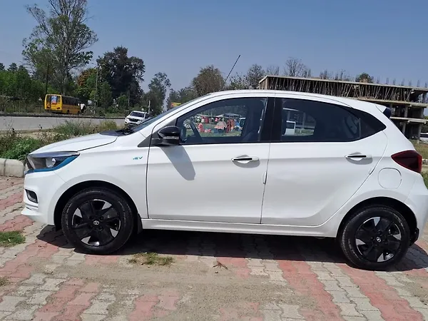 Tata Tiago EV XZ Plus Long Range [2022-2025] - Photo 5