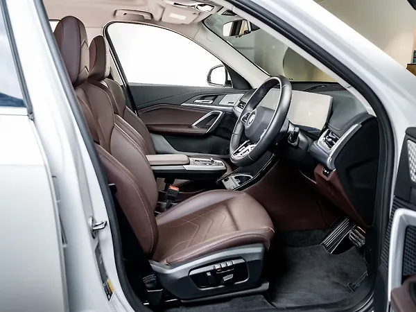 BMW iX1 eDrive20L M Sport - Photo 5