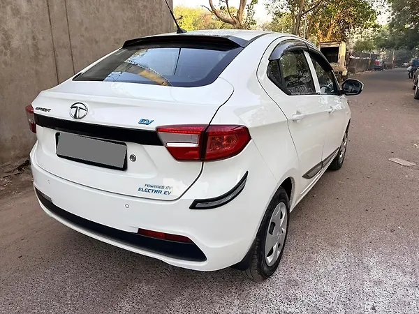 Tata Tiago EV XT Medium Range [2022-2025] - Photo 3