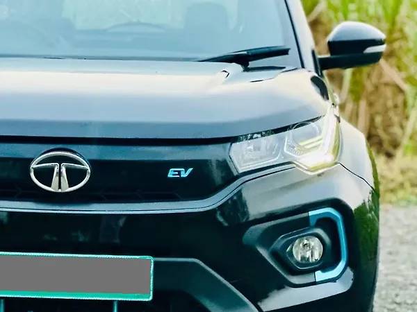 Tata Nexon EV XZ Plus LUX - Photo 6
