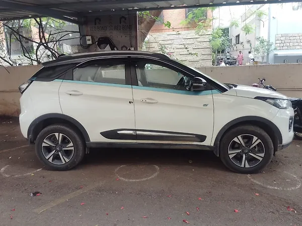 Tata Nexon EV XZ Plus LUX - Photo 5