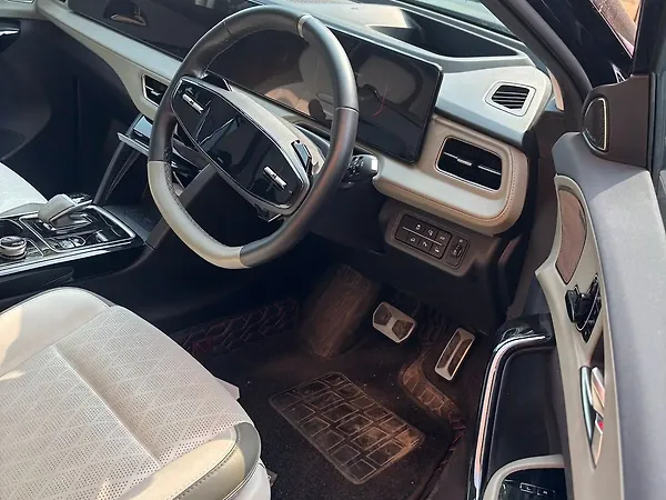 Mahindra XEV 9e Pack Three 79.0 kWh No Charger - Photo 3