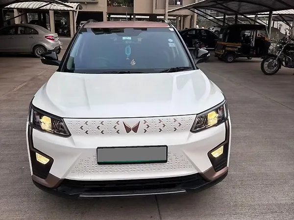 Mahindra XUV400 EL 39.4 KWH Dual Tone - Photo 2