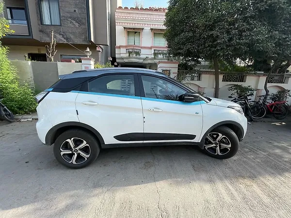 Tata Nexon EV XZ Plus LUX - Photo 3
