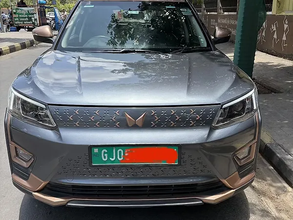 Mahindra XUV400 EL 39.4 KWH Dual Tone - Photo 1