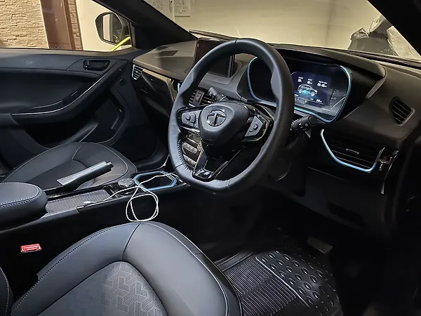 Tata Nexon EV XZ Plus LUX Dark Edition - Photo 6