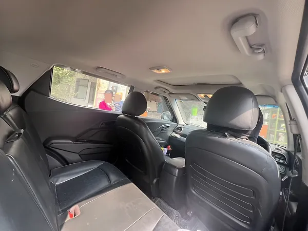 Mahindra XUV400 EL 39.4 KWH - Photo 5