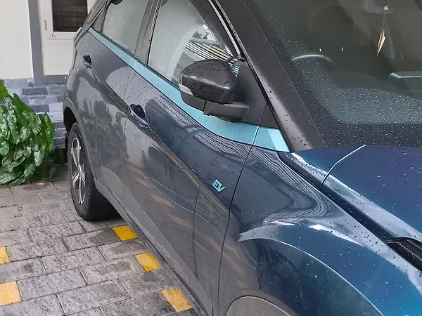 Tata Nexon EV XZ Plus - Photo 3