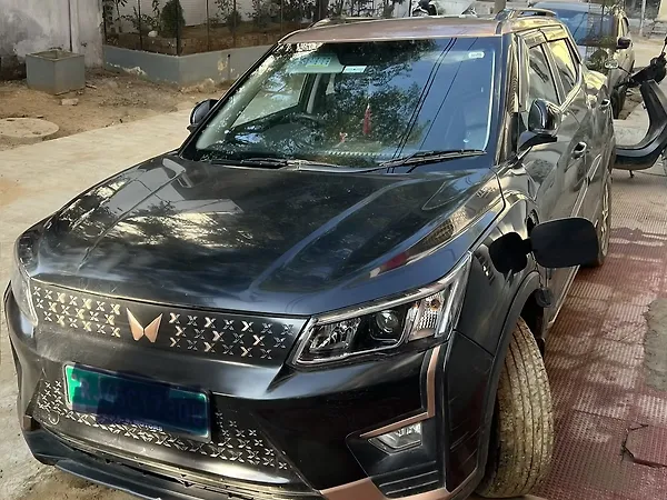 Mahindra XUV400 EL 39.4 KWH - Photo 3