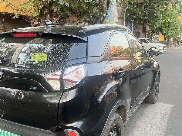 Tata Nexon EV XZ Plus LUX Dark Edition - Photo 5