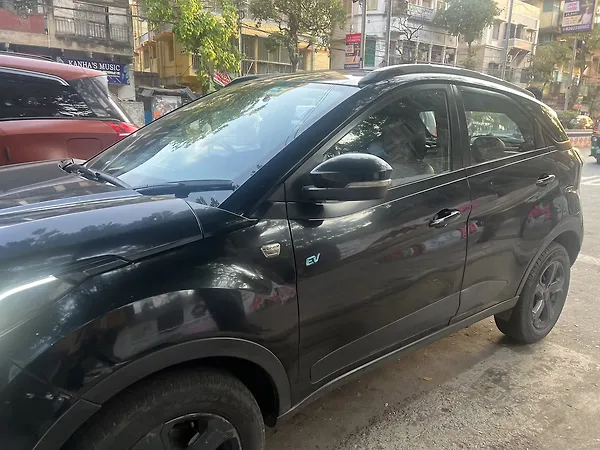 Tata Nexon EV XZ Plus LUX Dark Edition - Photo 4
