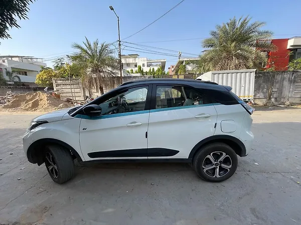 Tata Nexon EV XZ Plus LUX - Photo 6