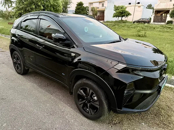 Tata Nexon EV Empowered Plus A  45.0 kWh Red Dark Edition - Photo 4