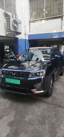 Mahindra XUV400 EL 39.4 KWH Dual Tone