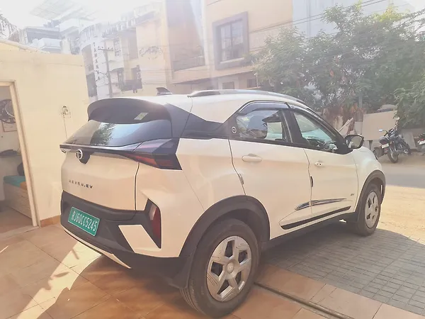 Tata Nexon EV Creative Plus 30.0 kWh - Photo 3