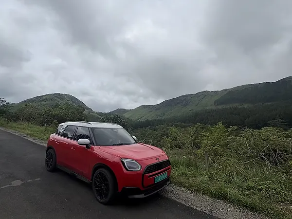 Mini Countryman electric Favoured Pack 2WD 64.6 kWh - Photo 1