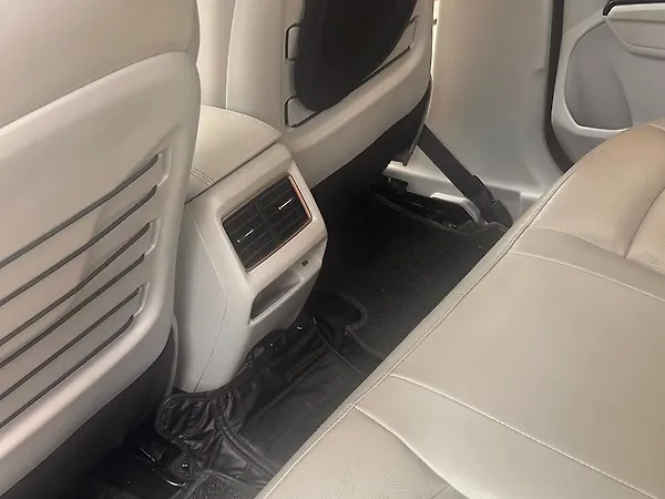 Mahindra XUV400 EL 39.4 KWH Dual Tone - Photo 8