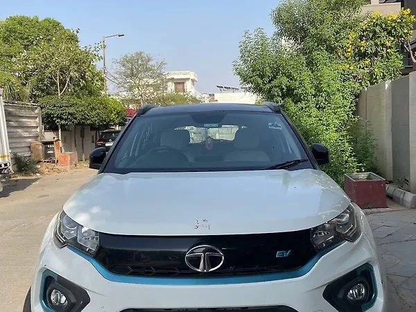 Tata Nexon EV XZ Plus LUX - Photo 5