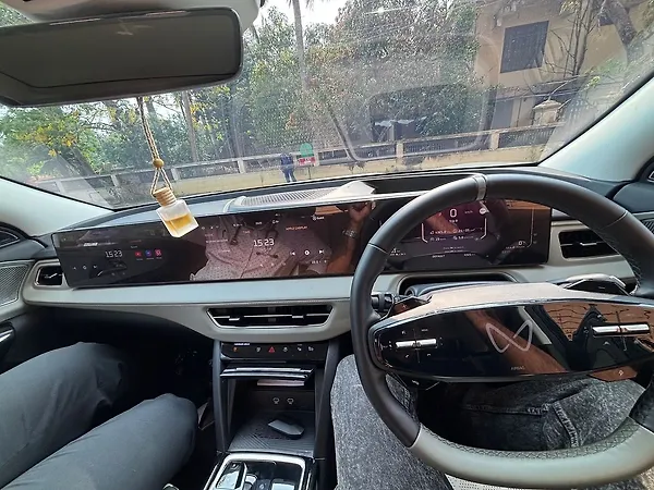 Mahindra XEV 9e Pack Three 79.0 kWh No Charger - Photo 5