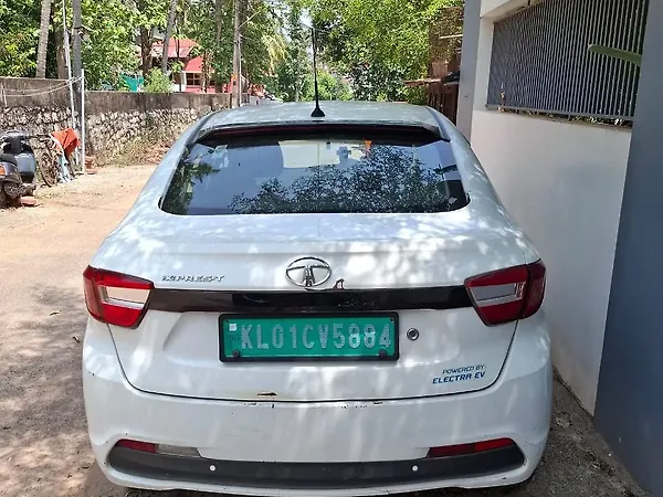 Tata Tiago EV XZ Plus Tech LUX Long Range Fast Charger [2022-2025] - Photo 5