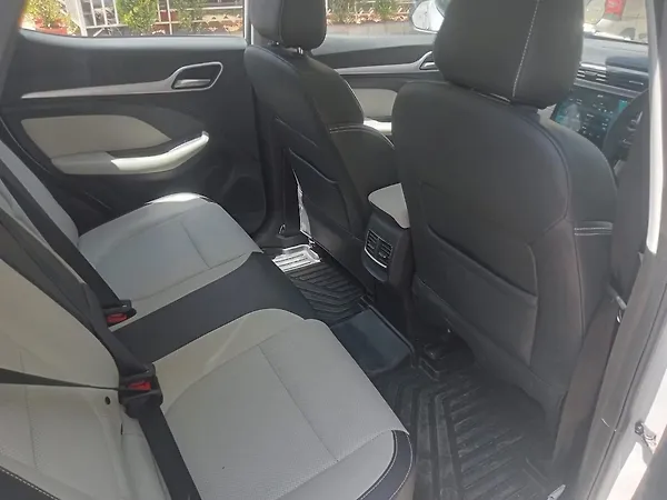 MG ZS EV Exclusive Pro Iconic Ivory
