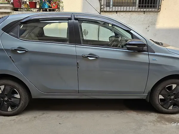 Tata Tiago EV XZ Plus Tech LUX Long Range [2022-2025] - Photo 2