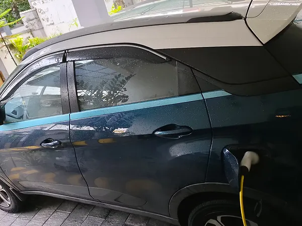 Tata Nexon EV XZ Plus - Photo 4