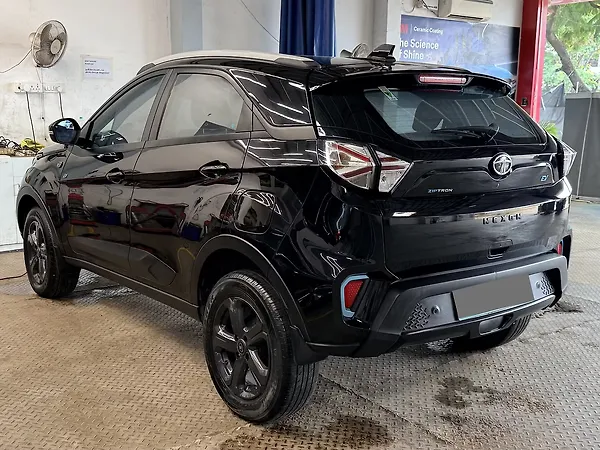 Tata Nexon EV XZ Plus LUX Dark Edition - Photo 4