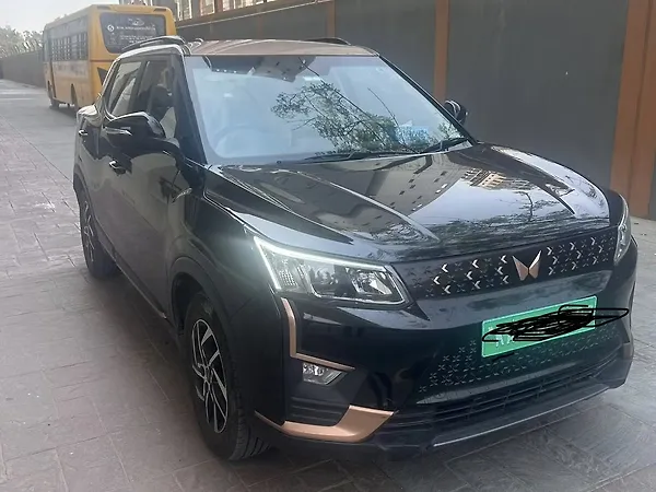 Mahindra XUV400 EL 39.4 KWH Dual Tone - Photo 2