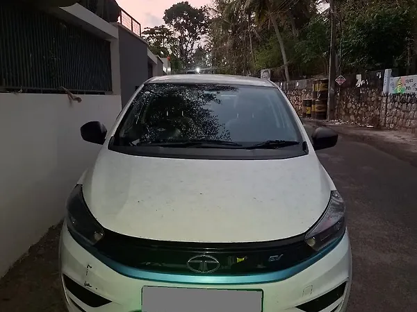 Tata Tiago EV XZ Plus Tech LUX Long Range Fast Charger [2022-2025] - Photo 4